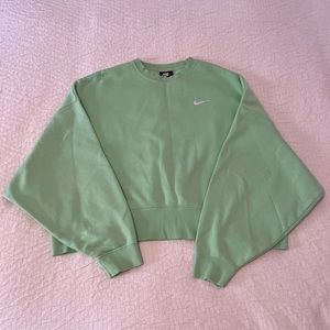 Nike Mini Swoosh Oversized Cropped Sweatshirt